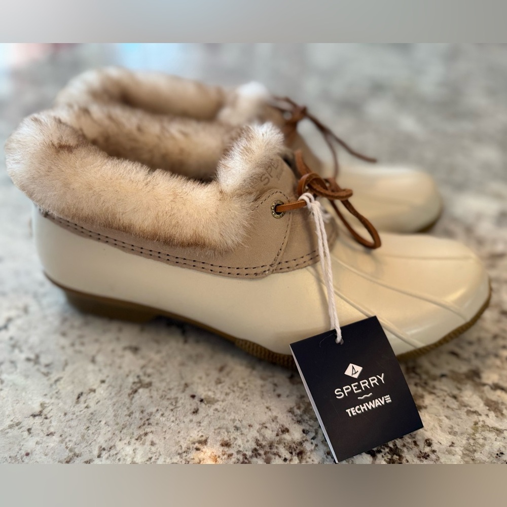 Sperry Saltwater White and Tan Winter Boots for Ultimate Comfort - Picture 2 of 7